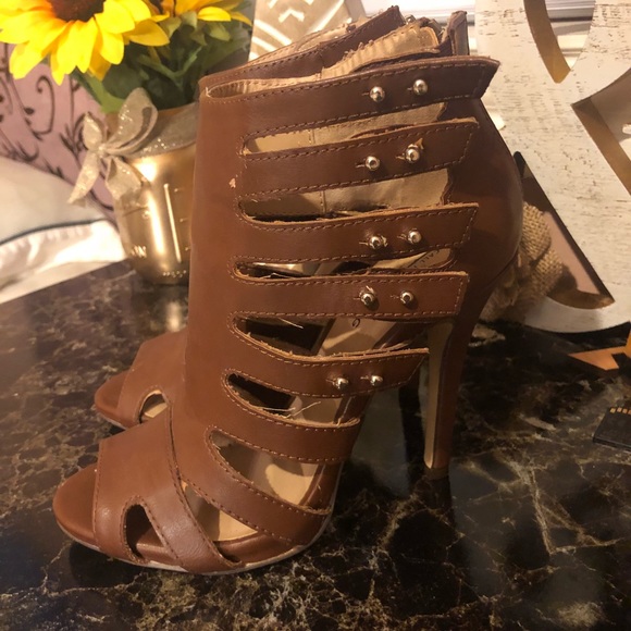 Heels. - Picture 4 of 4